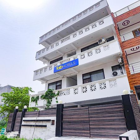 Отель Fabexpress Samira Residency, Near Botanical Garden Нойда Экстерьер фото